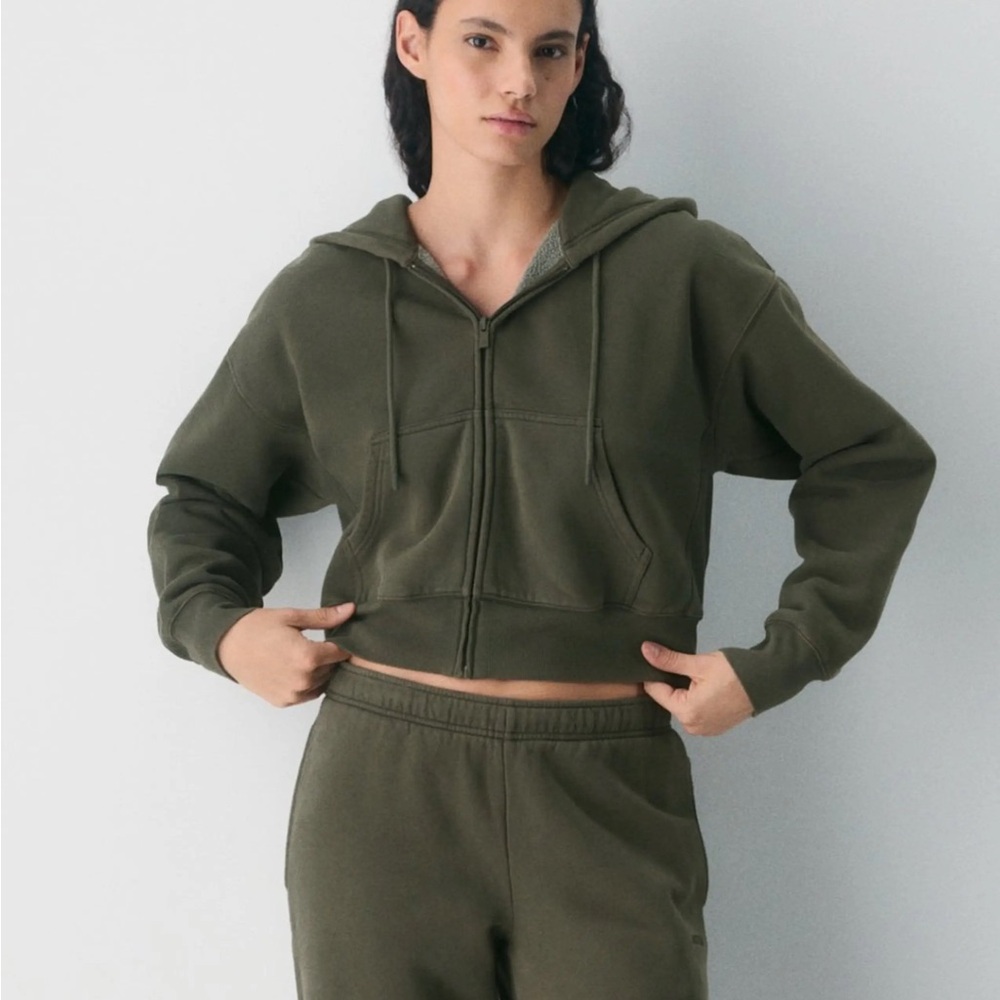 Aritzia sweatpants